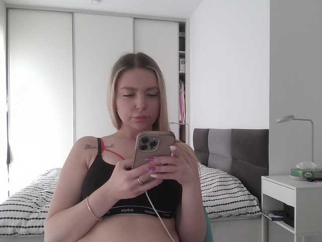 Blondie8853's BongaCams show and profile