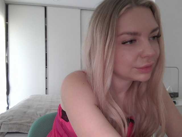 Blondie8853 live cam on BongaCams