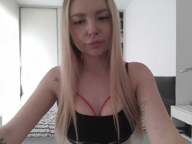 Blondie8853's BongaCams show and profile