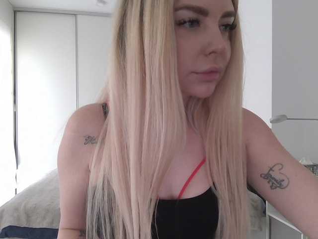Blondie8853 live cam