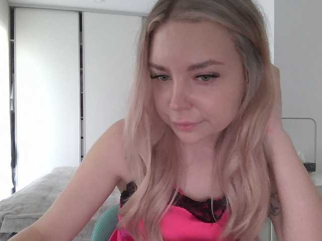Blondie8853 live cam on BongaCams