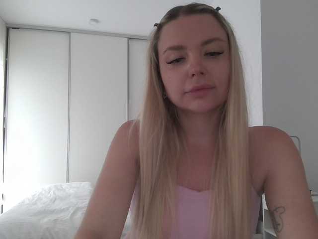Blondie8853 live webcam show