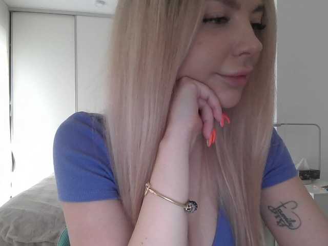 Blondie8853 live cam on BongaCams