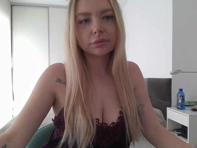Blondie8853's BongaCams show and profile