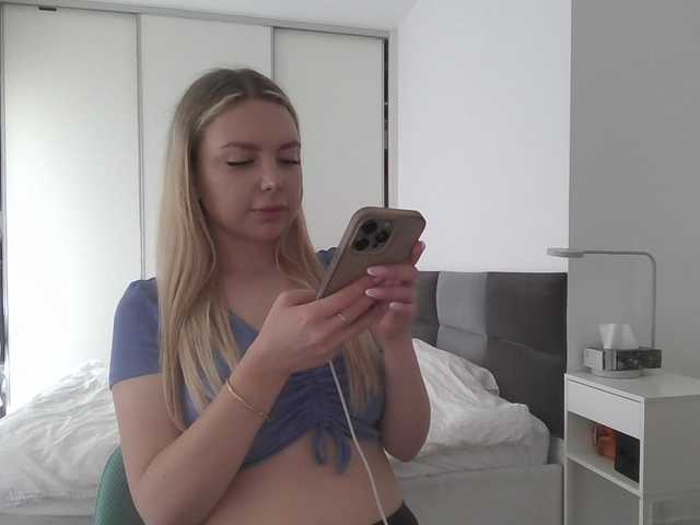 Blondie8853 live cam on BongaCams