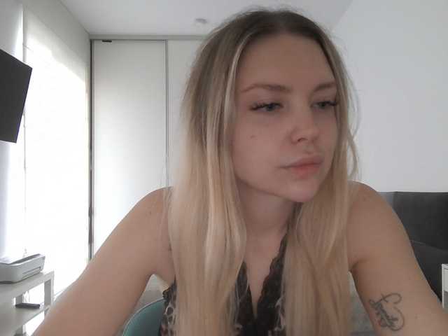 Blondie8853 live cam on BongaCams