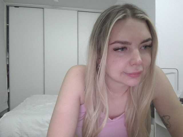 Blondie8853 live cam on BongaCams