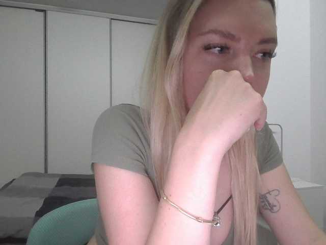 Blondie8853 live cam on BongaCams