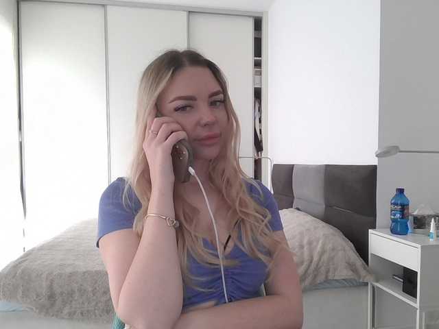 Blondie8853 live cam