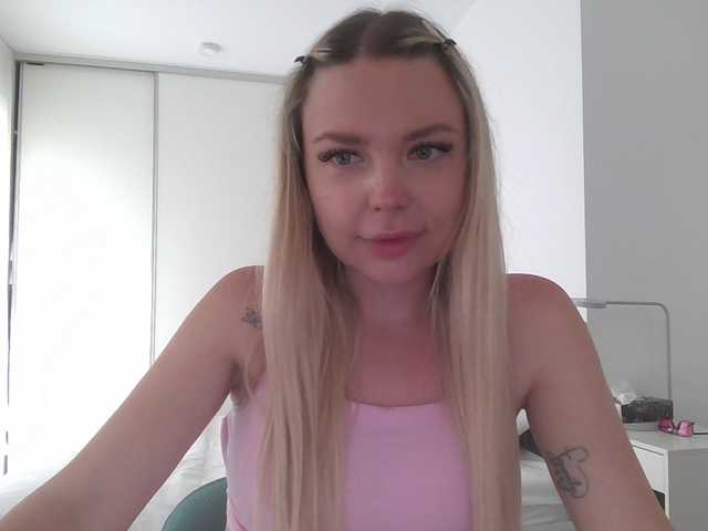 Blondie8853 live webcam show