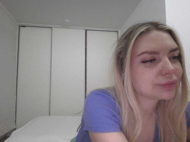 Blondie8853 live cam on BongaCams