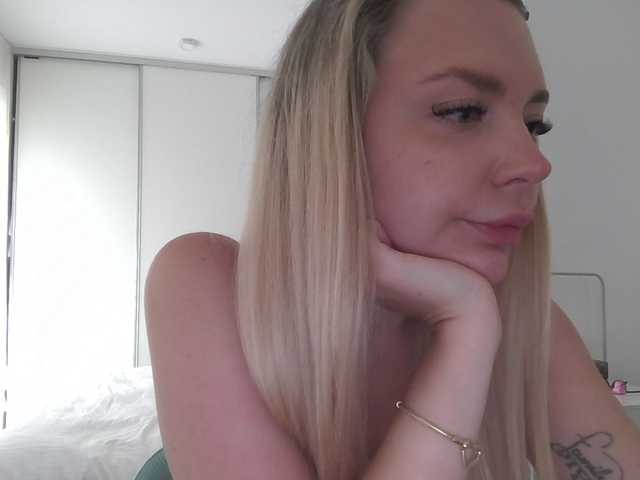 blondie8853 live sex show