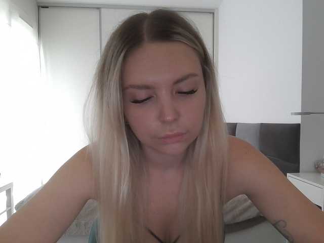 Blondie8853 live cam on BongaCams
