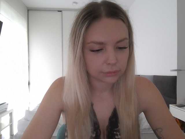 Blondie8853 live cam on BongaCams