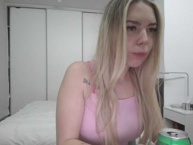 Blondie8853 live cam on BongaCams