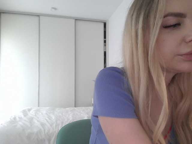 Blondie8853 live cam on BongaCams