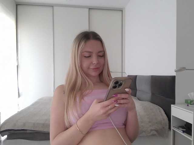 Blondie8853's BongaCams show and profile