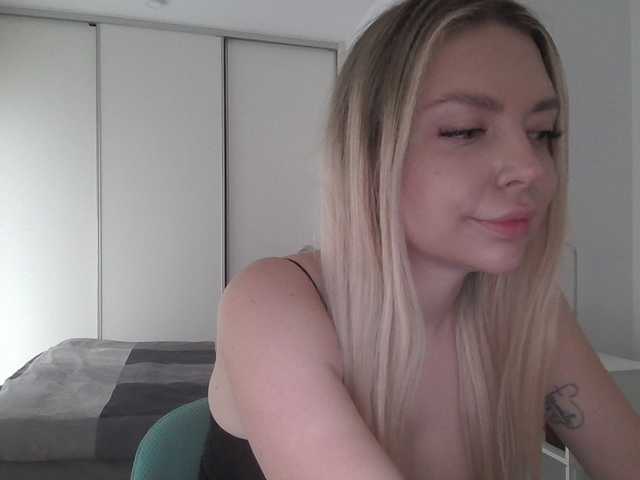 Blondie8853 Live Cam on BongaCams