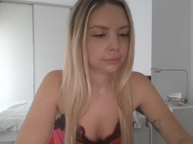 Blondie8853 live cam on BongaCams