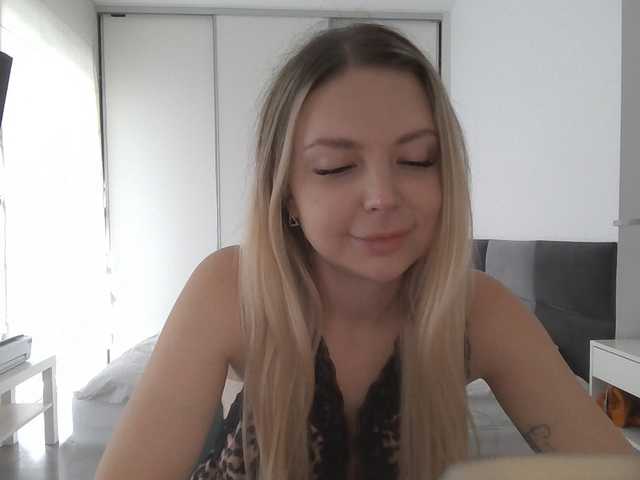 Blondie8853 live cam on BongaCams