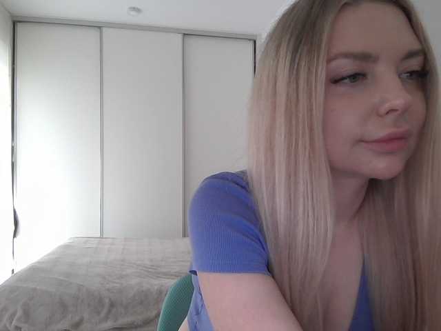 Blondie8853 live cam on BongaCams
