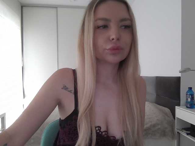Blondie8853's BongaCams show and profile