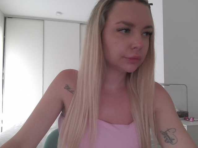 Blondie8853 live webcam show