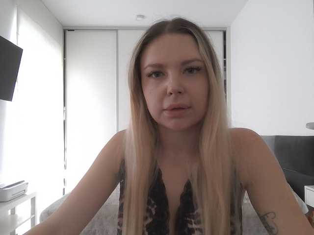 Blondie8853 live cam on BongaCams