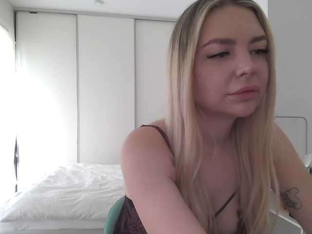 Blondie8853 live cam on BongaCams