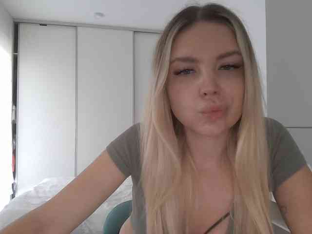 Blondie8853 Live Webcam on BongaCams