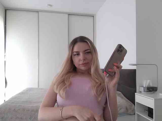 Blondie8853 Live Webcam on BongaCams