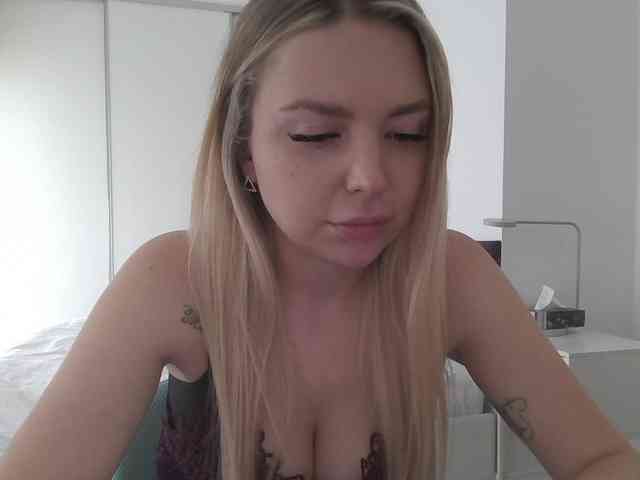 pinkpanther8899 webcam