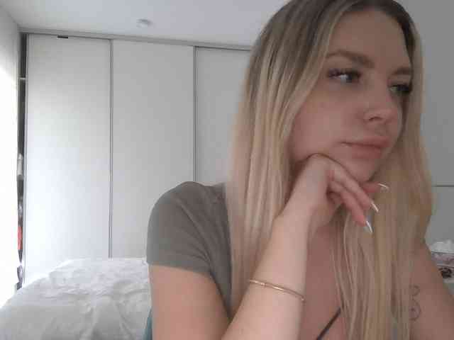 Blondie8853 Live Webcam on BongaCams