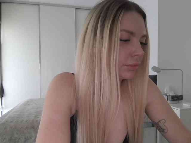 pinkpanther8899 webcam