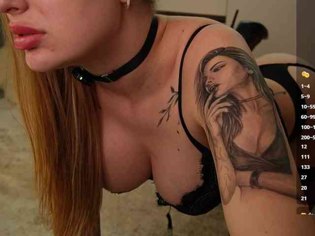 BlondyNika webcam