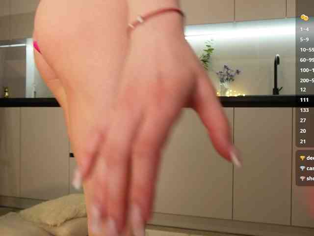 BlondyNika webcam