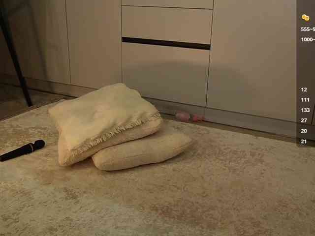 BlondyNika webcam