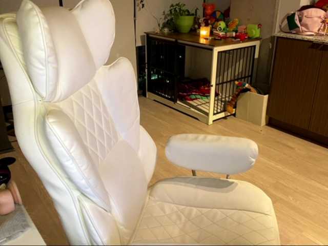 Breakingamber, live now on BongaCams