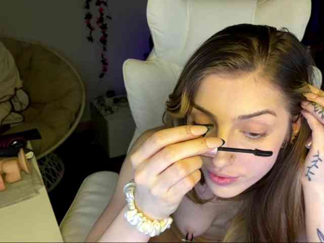 RichHouseWife webcam