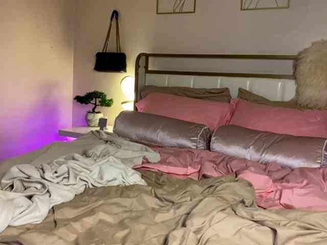 RichHouseWife webcam