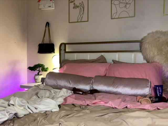 RichHouseWife webcam