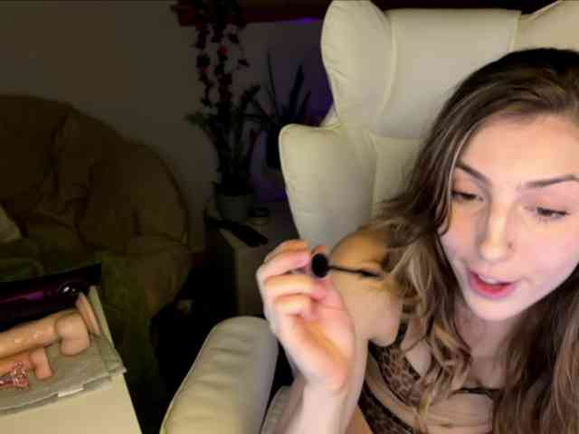 RichHouseWife webcam