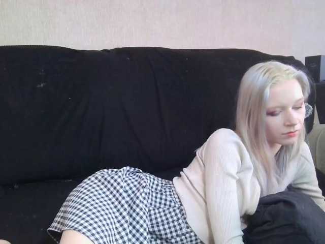 White-snow live cam on BongaCams