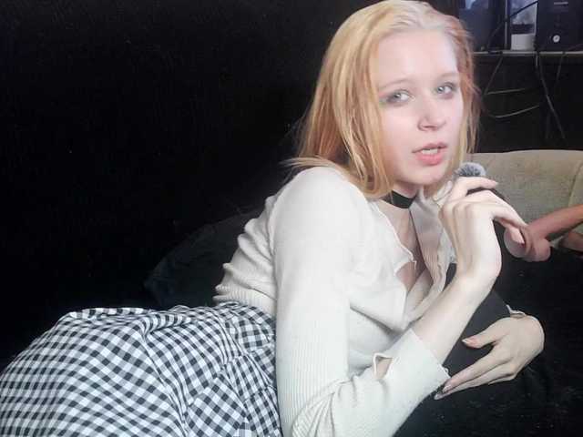 White-snow live cam on BongaCams