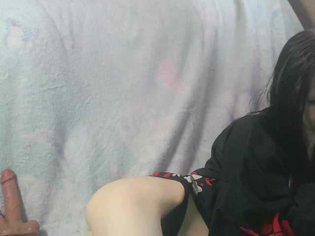 White-snow live cam on BongaCams