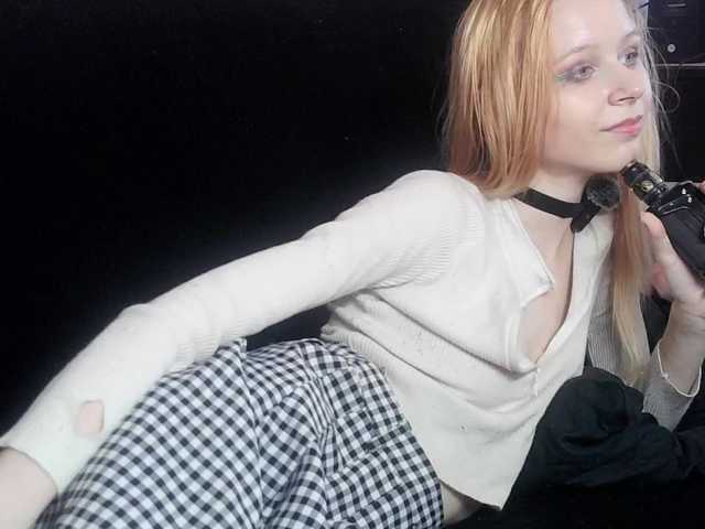 White-snow live cam on BongaCams