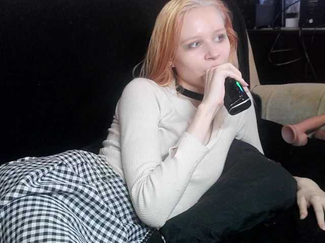 White-snow live cam on BongaCams