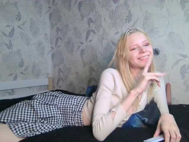 White-snow live cam on BongaCams