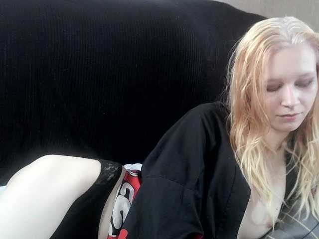 White-snow live cam on BongaCams