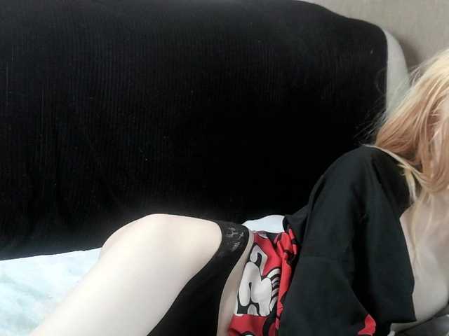 White-snow live cam on BongaCams